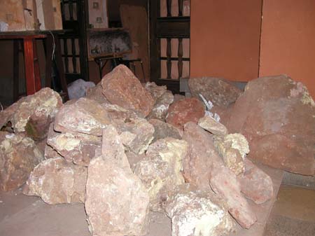 131 Algunas de las piedras que formaran parte del Belen 031128