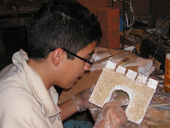 041127 20 A Pablo tambien le gusta el maquetismo