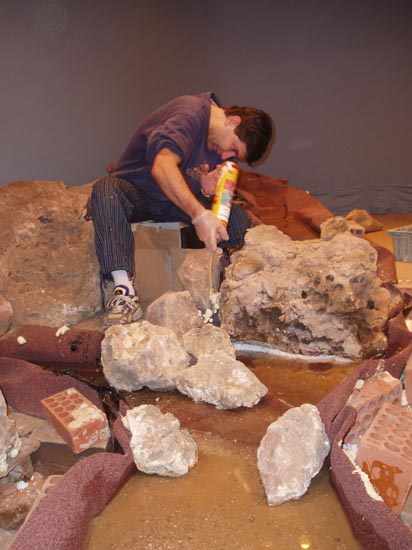 051120 04 Poniendo piedras al rio