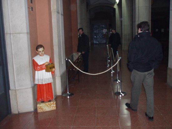 051224 31 Como final de dia dejamos preparada la zona de la cola del publico