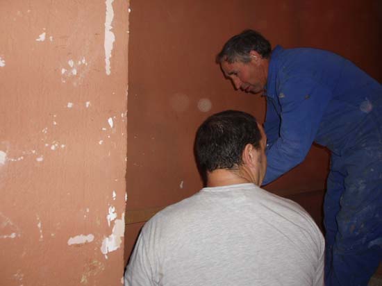 071103 52 Fijando las tablas del entarimado