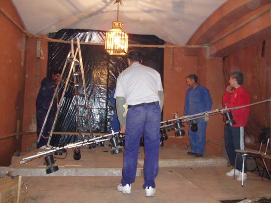 071103 57 Levantando los focos