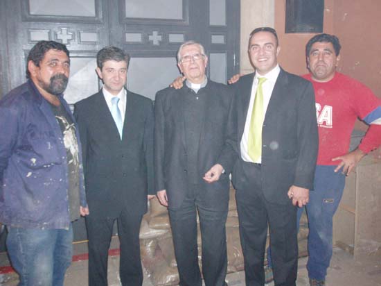 071110 45 Mucho trajeado y poco trabajador
