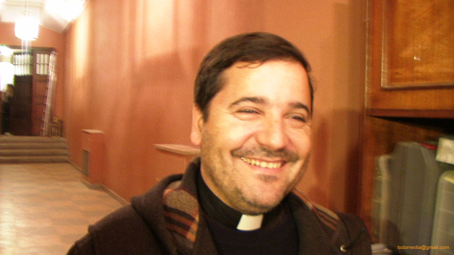 121224 Inauguracion tras Misa del Gallo (14) Otro sacerdote invitado
