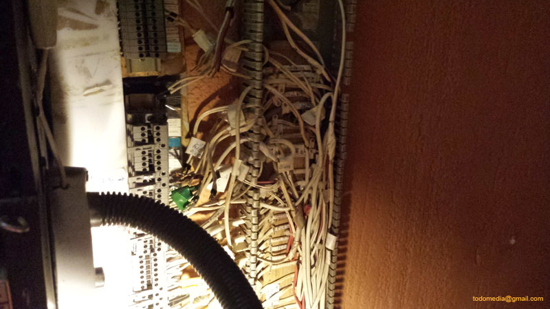 150130 (18) Desenganchando cables
