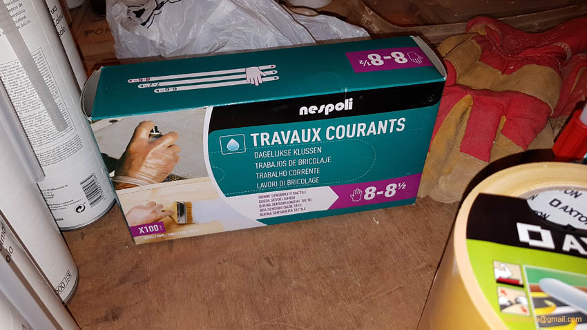 181112 (09) Caja de guantes