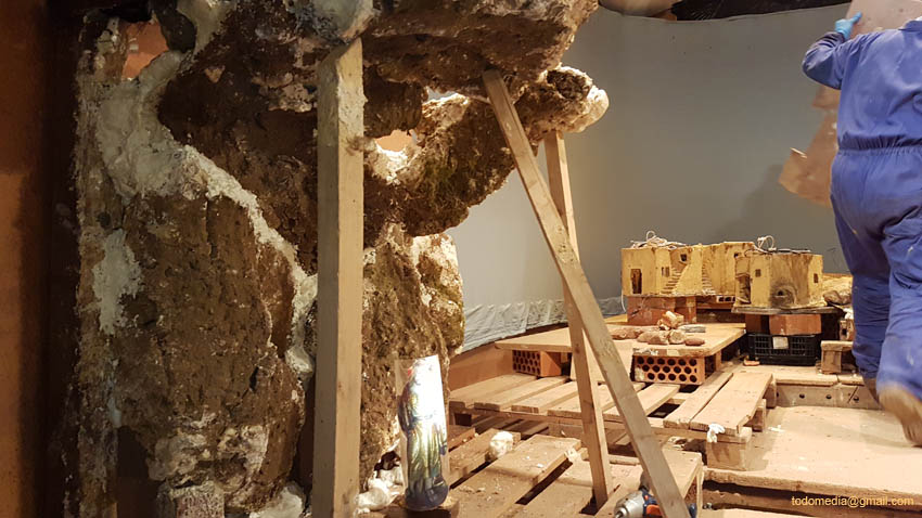 181118 (11) Comenzando a formar el techo de la gruta